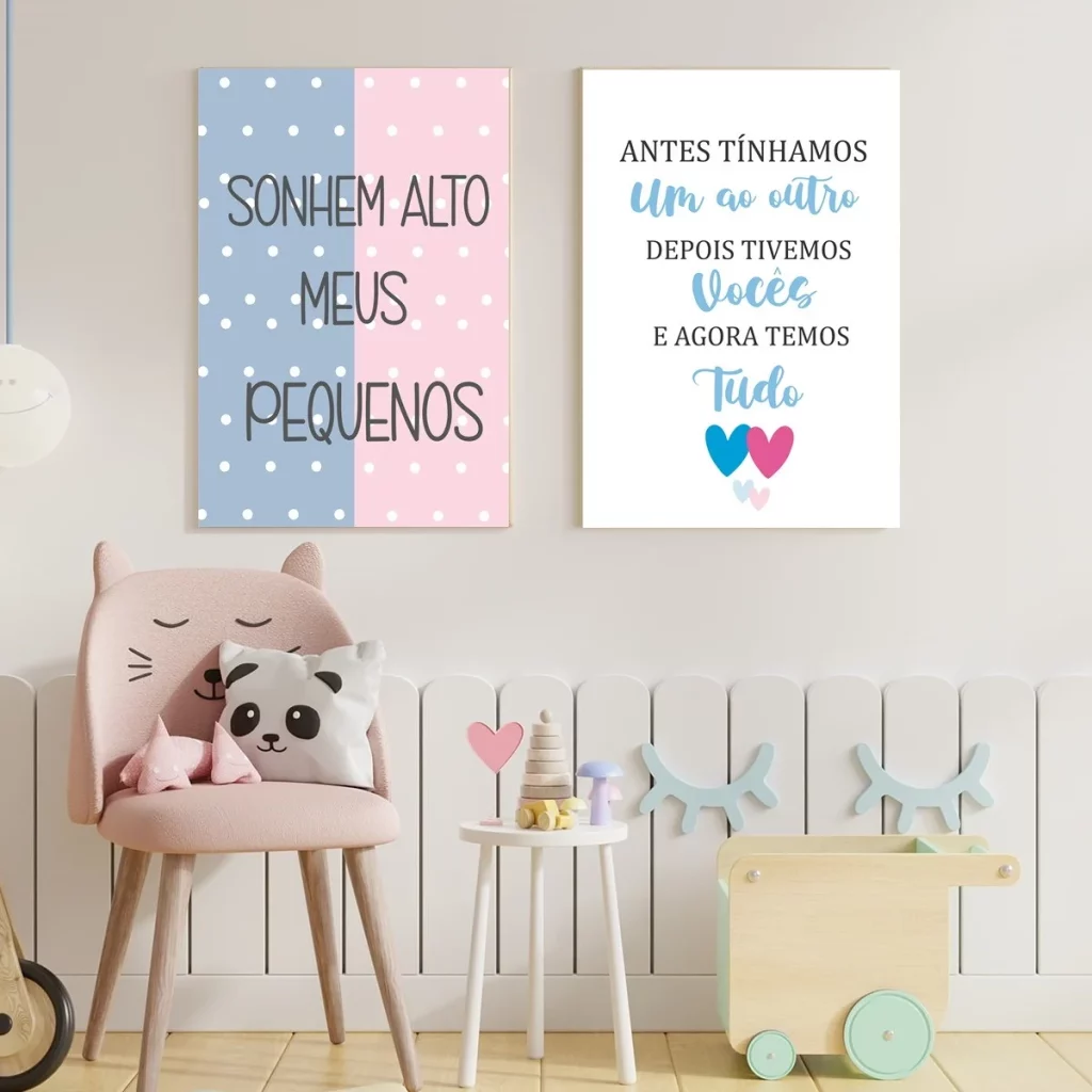 quarto infantil com decoração infantil e 2 quadro com frases
