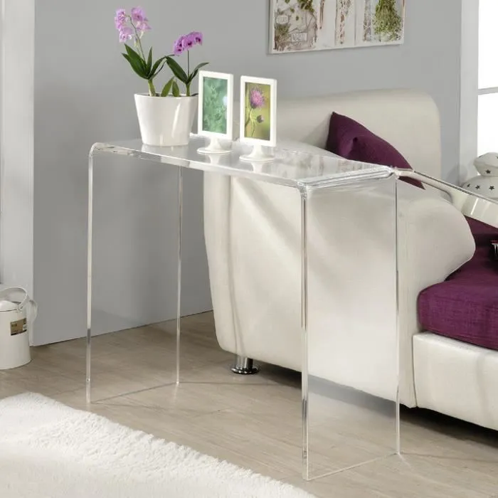 mesa acrílico de canto ao lado de um sofa 