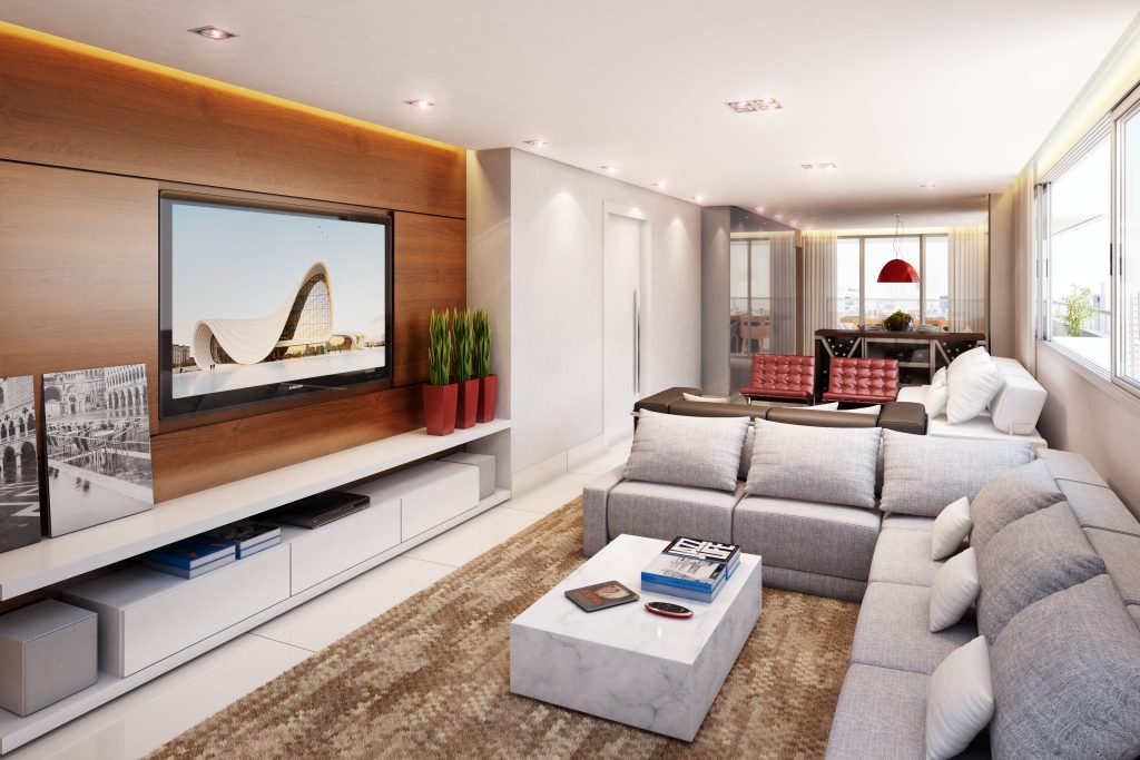 Sala grande com decorações de dois quadros em cima do rack, sofa grande na cor clara e ambiente bem iluminado