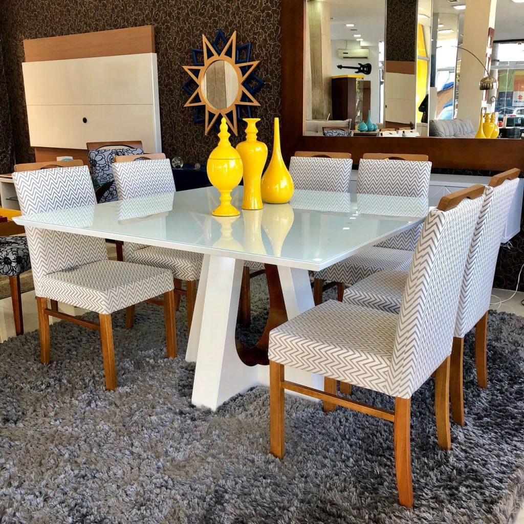 sala de jantar com tapete peludo na cor cinza