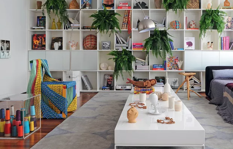 sala decorada de uma forma diferente com artigos de costura