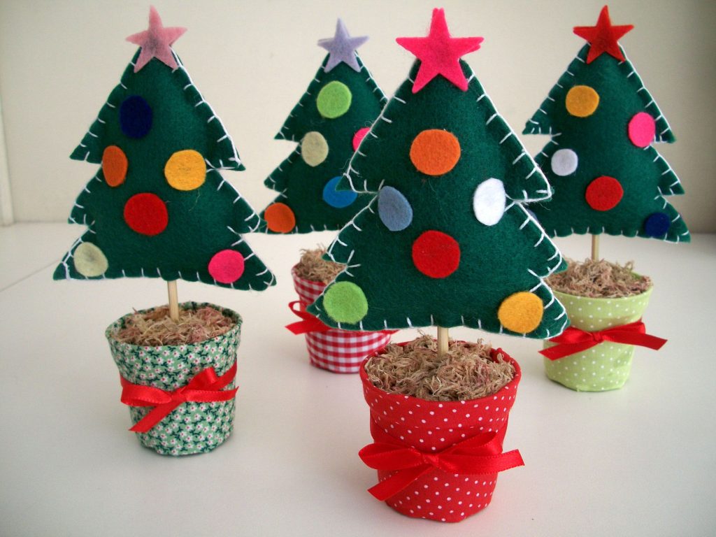 modelos de vasinhos de feltros para natal