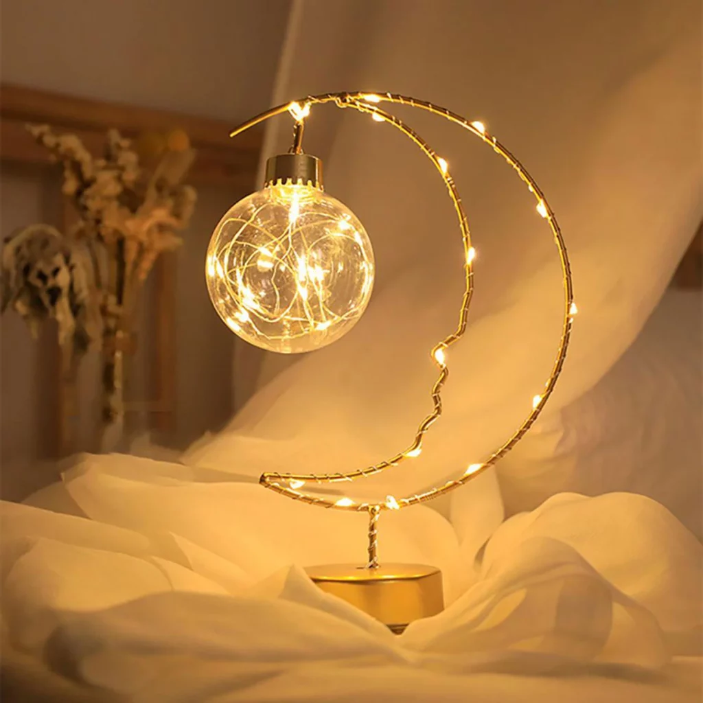 um modelo de uma luminária de LEd em formato de meia lua.