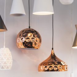 vários modelos de luminárias pendentes.