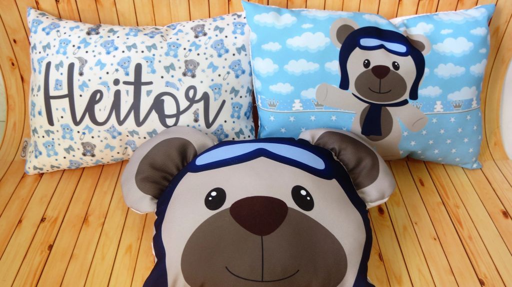 kit de três almofadas personalizadas de menino.